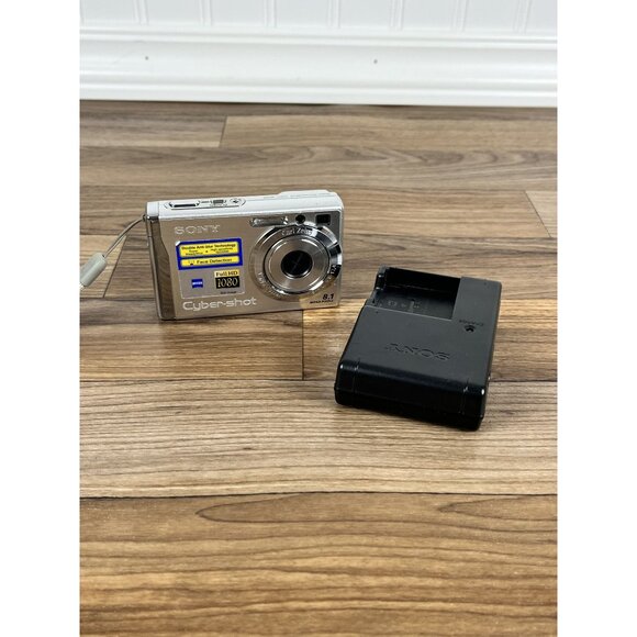 Sony Cyber-shot DSC-W90 8.1MP Digital Camera - Silver W/ Battery & Charger - Picture 1 of 11